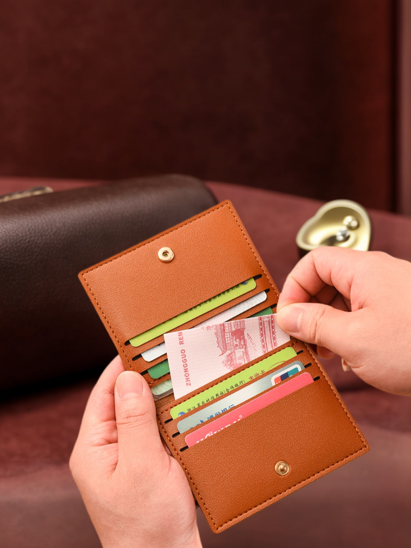 1 Peça Porta-cartão de Homem Ultrafino, Carteira Pequena Dobrada Dupla, Simples Fivela Anti-magnética com Múltiplos Slots, Armazenamento de Cartão de Crédito para Casal, Adequado para Adolescentes, Casual de Verão, Outdoor, Atlético, Viagem, Presentes de Formatura ou Aniversário, Acessórios de Vestimenta