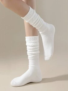 三双装女士袜子，黑、白、红三色可选，适合返校、健身、搭配睡裤穿着，简约时尚，休闲舒适，柔软透气，吸湿排汗，秋季必备，温暖保暖。