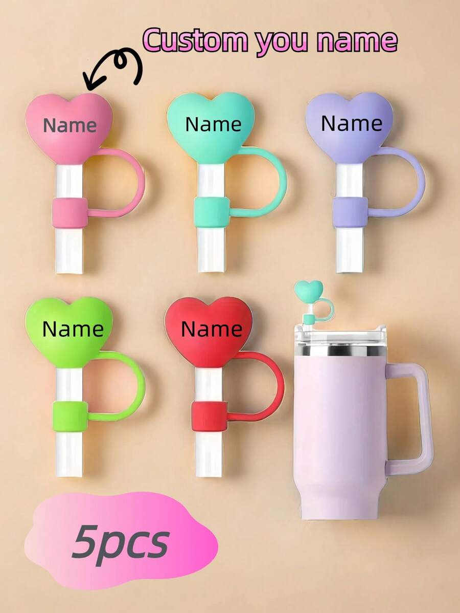 5 pièces de couvre-pailles personnalisés avec nom, bouchon de paille en silicone souple de grand diamètre 10 mm, forme de cœur, bouchon anti-poussière, couvercle de protection des pailles, compatible avec tasse, bouteille d'eau, multifonctionnel, durable, ornemental, anti-moisissure, adorable, de haute qualité, mignon, personnalisé, unique, pour elle, petite amie, famille, amis, fils, étudiants, travailleurs, enfants, pour anniversaires, mariages, remises de diplômes, pendaison de crémaillère