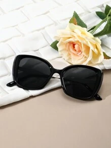 Retro Cat Eye Oversized Sunglasses, Unisex - Metal Temples, Classic Fashion Design | UV Protection, Suitable For Outdoor, Travel, Beach And Daily Wear | Summer Driving Anti-Glare Lenses - Black - View 4