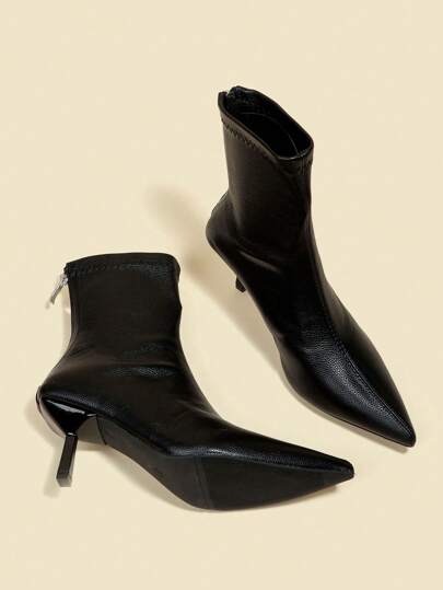 Stivaletti e stivali corti da donna in camoscio nero, Autunno/Inverno 2025, tacco alto 7cm, vestibilità aderente ed elastica, comodi e alla moda, tacchi alti neri, tacco a forma di calice da vino, in pelle oleata