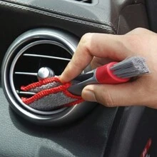 Cepillo de limpieza de 6.3 pulgadas de largo x 3 pulgadas de ancho x 0.78 pulgadas de grosor para el conducto de aire acondicionado del automóvil, herramienta de limpieza del interior, cepillo de cerdas suaves para lavar el automóvil, cepillo para eliminar el polvo de las rejillas. Color: rojo y gris, 1 pieza