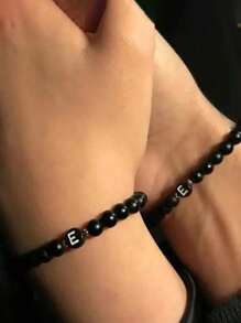 Brazalete de cuentas de piedra negra esmerilada de 6 mm Pulsera con 26 letras iniciales del nombre con cuerda elástica para regalos de pareja, amistad y familia