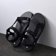 Sandálias Masculinas para Atividades ao Ar Livre Casuais no Verão com Solado Macio e Fechamento em Gancho e Laço