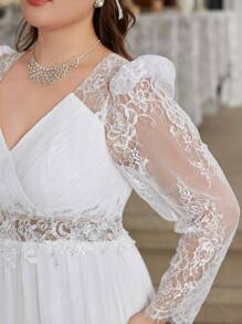 UNITHORSE Robe de mariée blanche en dentelle brodée à encolure en V avec contraste de maille, grande taille. Tenue de fête tout en blanc pour femmes