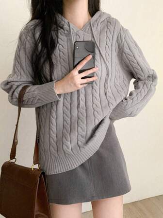 女式连帽抽绳长袖套头衫，休闲日常常规版型舒适针织设计，适合秋冬季