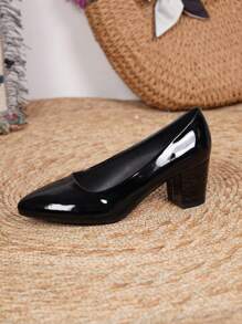 Nuove décolleté con punta francese modello 2025, scarpe da lavoro con tacco largo, eleganti mocassini minimalisti sexy per recarsi in ufficio