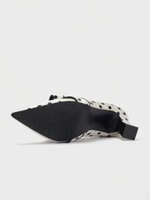 Tacones altos elegantes blancos para fiesta con puntera puntiaguda, tacón grueso y decoración de mariposa, cómodos - Blanco y Negro - Ver 8