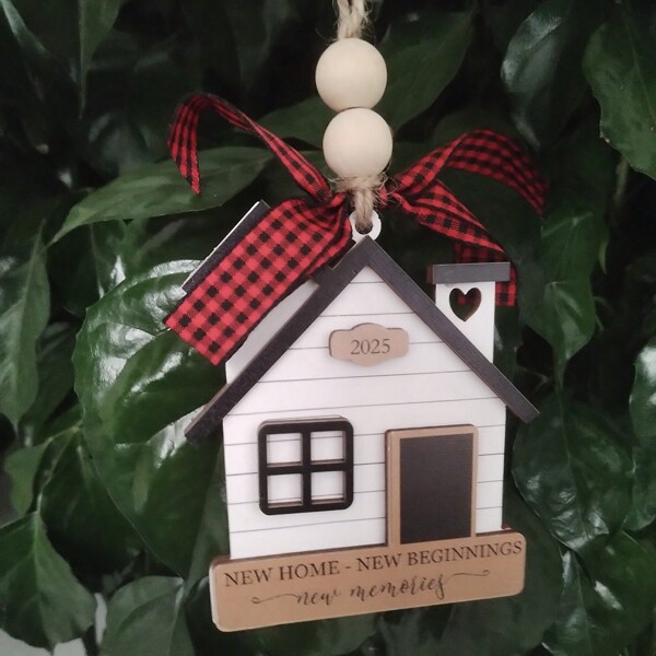 Holzhängedekoration Hausschlüssel für das Jahr 2025, neue Heim Umzugsdekoration, Hausschlüssel Ornament, Tisch- und Wanddekoration, geeignet für Zuhause, Party, Hochzeit, Garten, Baumschmuck, perfektes Einweihungsgeschenk, Urlaubsgeschenk, Gedenkgeschenk