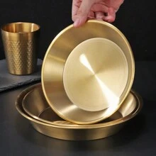 1 pièce Plateau de service en acier inoxydable de couleur dorée avec design de poignée, convient pour la maison/l'hôtel/le restaurant/le barbecue/le sashimi/les pâtes/le dessert et le fruit, l'assiette de dîner, l'assiette de barbecue, l'assiette de collation, le plateau à pizza, les fournitures de cuisine, Noël, la Saint-Valentin, le Nouvel An, cadeau