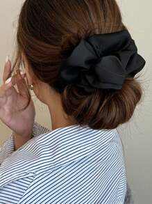 3 Stück/Set 18cm extra große Satin Soft Scrunchies für Frauen, erhältlich in Schwarz, Weiß, Rot, Braun, Khaki, vielseitig, elegant, minimalistisch, einfarbige Scrunchies geeignet für den täglichen Gebrauch, Lässig, Pendeln, Urlaub, Haarstyling, Pferdeschwanz, Dutt