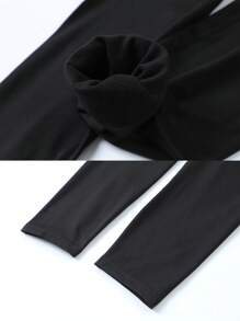 男士黑色保暖内衣圆领抓绒套装，修身舒适，冬季防寒保暖，户外滑雪居家皆宜，弹性面料，秋冬礼物之选