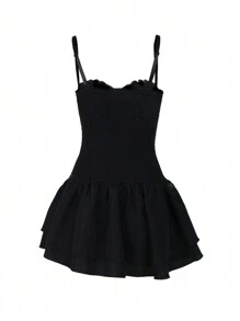 Robe noir ajustable avec bretelles, à ligne A, avec jolie broderie. Idéale pour les festivals de musique au printemps et en été