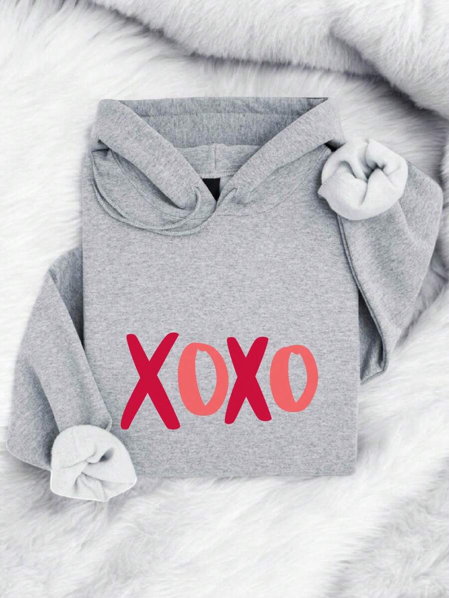 Sudadera con capucha para anuncio de embarazo navideño, sudadera con capucha "Un pequeño que se espera", sudadera con capucha de maternidad navideña, sudadera con capucha para revelar bebé en vacaciones, regalo para nueva mamá en Navidad. TX-107