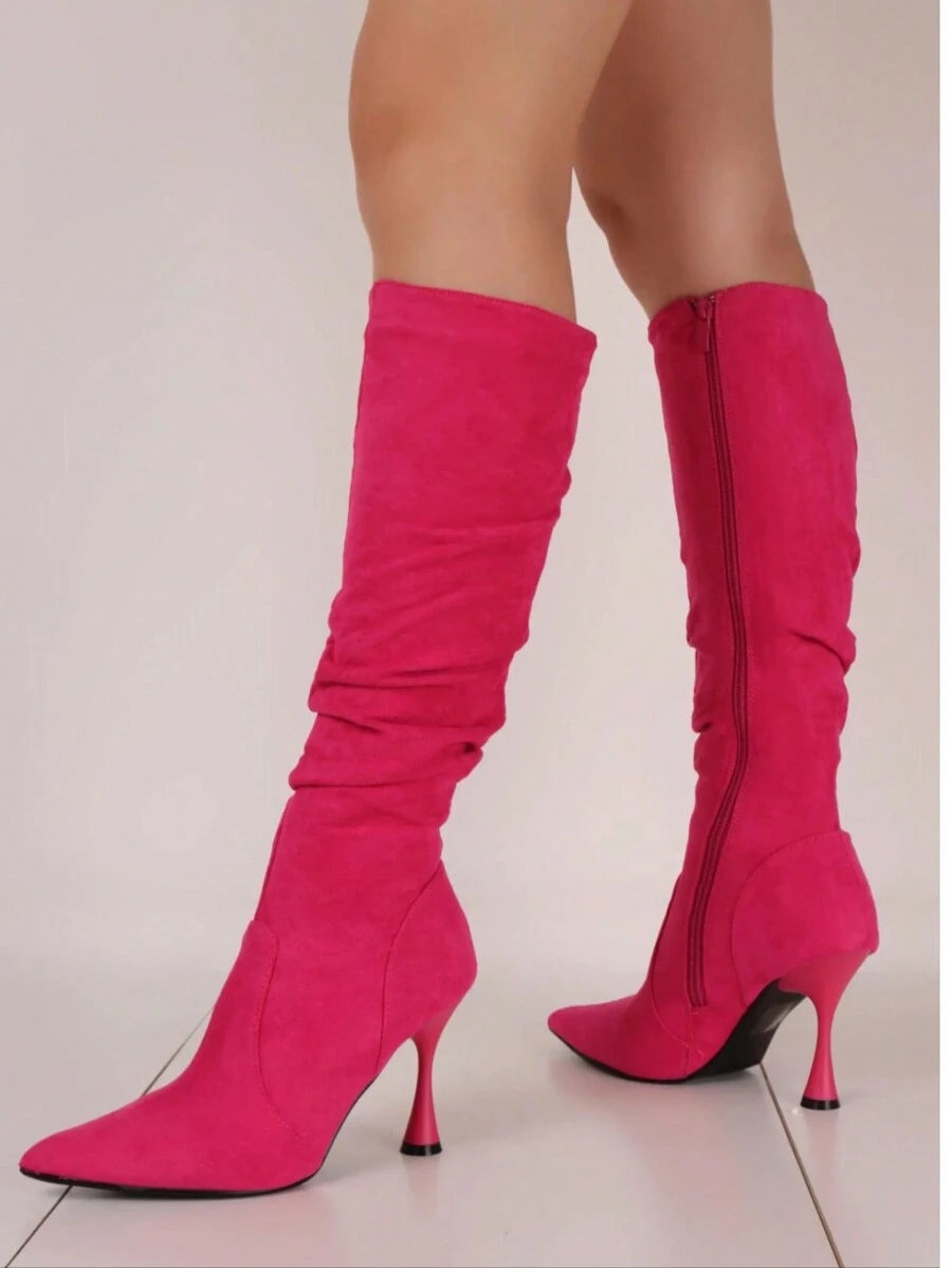 Botas altas para mujer de otoño e invierno 2025, color rosa, tacones de aguja puntiagudos con pliegues, apropiadas para volver al colegio, el Día de San Valentín, citas, fiestas y compras - magenta - Ver 1