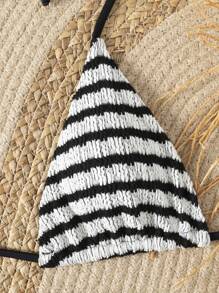 Elegante traje de baño de dos piezas de plisado con estampado de rayas en blanco y negro para mujer. Traje de baño con diseño personalizado y escote halter, estilo europeo y americano sexy para verano y vacaciones en la playa - Blanco y Negro - Ver 4