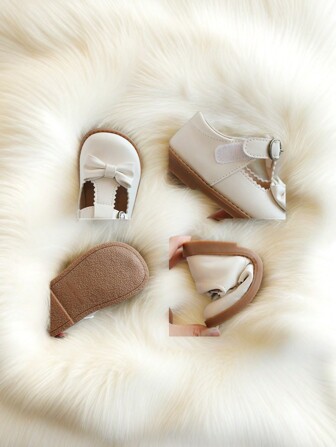 1 双女童米色蝴蝶结设计牛津鞋，透气柔软鞋底，适合春秋季穿着，非常适合表演、派对和婚礼等正式场合