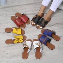Sandalias planas de estilo casual y moda para mujer, con decoración de cordones, slip-on de dos tonos, cómodas para el uso diario o la playa, de uso versátil - Rojo - Ver 15