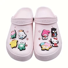 Sanrio 10/20/30/40 قطعة مجموعة طلقات أحذية لطيفة بأنماط اختيارية من سانريو ، من ال- PVC لزيتنة الأحذية وأكياس الشاطئ ، أحذية ملحقات سحرية ، هدية لأعياد الميلاد والكريسماس وعيد الحب وأعياد الهالوين