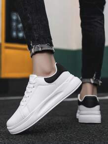 Zapatillas deportivas casuales para hombres, con suela gruesa antideslizante, de cordones planos, blancas, versátiles para primavera y otoño, ligeras y cómodas para ir al trabajo