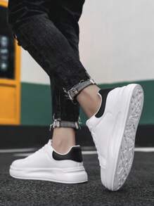Zapatillas deportivas casuales para hombres, con suela gruesa antideslizante, de cordones planos, blancas, versátiles para primavera y otoño, ligeras y cómodas para ir al trabajo