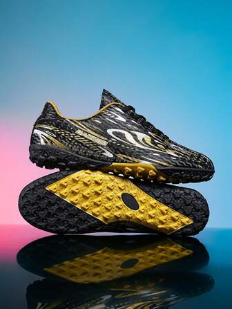 New Lightweight Non-Slip Studded Soccer Shoes Suitable For Teens, Girls & Boys Football/Soccer Training Shoes