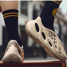 Foam Runners Shoes For Women Man EVA Lightweight Hole Shoes Breathable Non-Slip Beach Shoes Casual Fashion Sports Sandals Foam Runner Sneskers For Women Beach Dating Couple Shoes - 杏色 - 查看 5