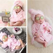 Set da 5 pezzi di accessori per fotografia neonato: accappatoi da bagno, asciugamani, ciabatte per bimbe, complementi decorativi a forma di cetriolo, idee regalo per festa di nascità e Pasqua per neonati e bambini