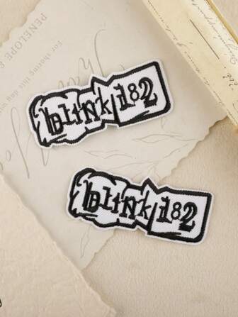 Set de 2 parches bordados con logo de banda en blanco y negro, estilo minimalista y divertido, de poliéster para planchar o coser en ropa, bolsos, zapatos, sombreros, decoración del hogar