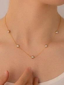 1 set Elegante collar de acero inoxidable con decoración de cuentas de plástico blanco y pendientes a juego de acero inoxidable, adecuado para uso diario o fiestas de mujeres, puede ser un regalo en días festivos