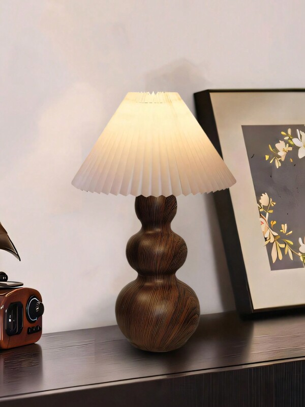 1 Stück LED Lampe mit Holzoptik, Metall, Retro Stoff zerknitterter Lampenschirm für weiches Licht, nordischer, italienischer Stil, rustikales Wohnzimmer Schlafzimmer, modern minimalistisches Design, als Geschenk zu Neujahr/Valentinstag geeignet, USB betriebene Tischlampe mit warmem Licht für Camping, romantische, elegante Atmosphäre, Nachttischlampe mit minimalem Design
