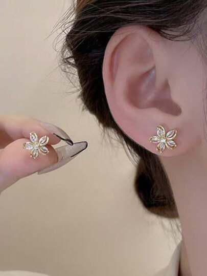 1 对经典潮流欧式/美式时尚 5 瓣闪亮耳钉，优雅大方的女士珠宝