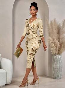 AIJ Amarilo 女士时尚波浪印花交叉裹身七分袖 V 领褶饰紧身连衣裙（随机印花） - 卡其色 - 查看 6