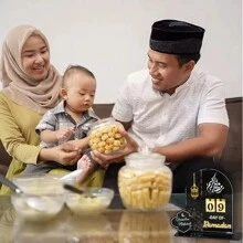 优雅的 DIY 亚克力斋月庆祝日历套装，带有月亮、星星、灯笼和几何图案元素以及阿拉伯祝福