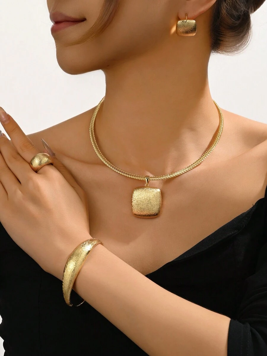 Bộ 5 món bán chạy nhất chất liệu đồng thau mạ vàng 18k gồm dây chuyền vuông, vòng tay, nhẫn và bông tai dành cho nữ. - bộ trang sức thời trang - Xem 1