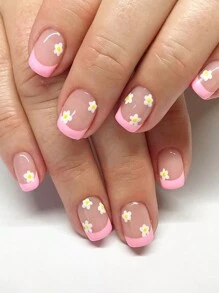 24 pièces de faux ongles carrés courts et brillants, avec des éléments de conception florale douce rose pâle française. Convient pour la décoration des ongles des femmes. Comprend 1 pièce de bande de gel et un bloc de polissage pour les ongles