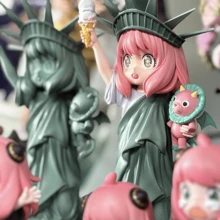Sanrio Estatua de la Libertad de mimo espía Anya modelo de mano animada, adorno lindo para juegos/oficina/regalo de San Valentín/regalo de cumpleaños/adorno para carro/adorno para escritorio (Es normal que algunas partes tengan diferencias de color, lo cual no afecta el uso normal)
