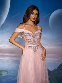 Robe de soirée longue avec volants, appliqué de dentelle 3D et ourlet froncé, d'Anymoon. Robe de soirée, de mariage, de cérémonie ou de gala.