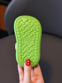 Nuevos zapatos de gelatina Eva lindos para niñas, sandalias de gelatina de verano ligeras, de suela blanda y de doble uso con diseño de dibujos animados de moda para niñas