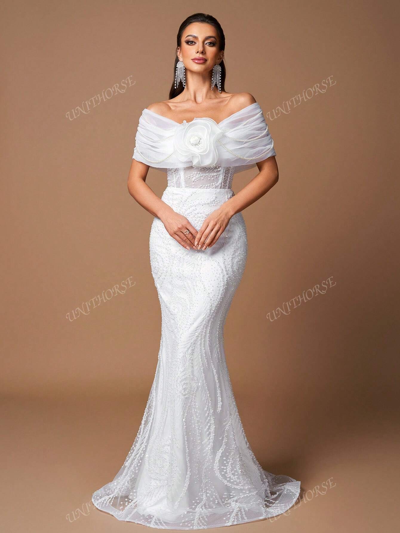 UNITHORSE فستان زفاف نسائي من يونيثورس بتصميم ذيل...