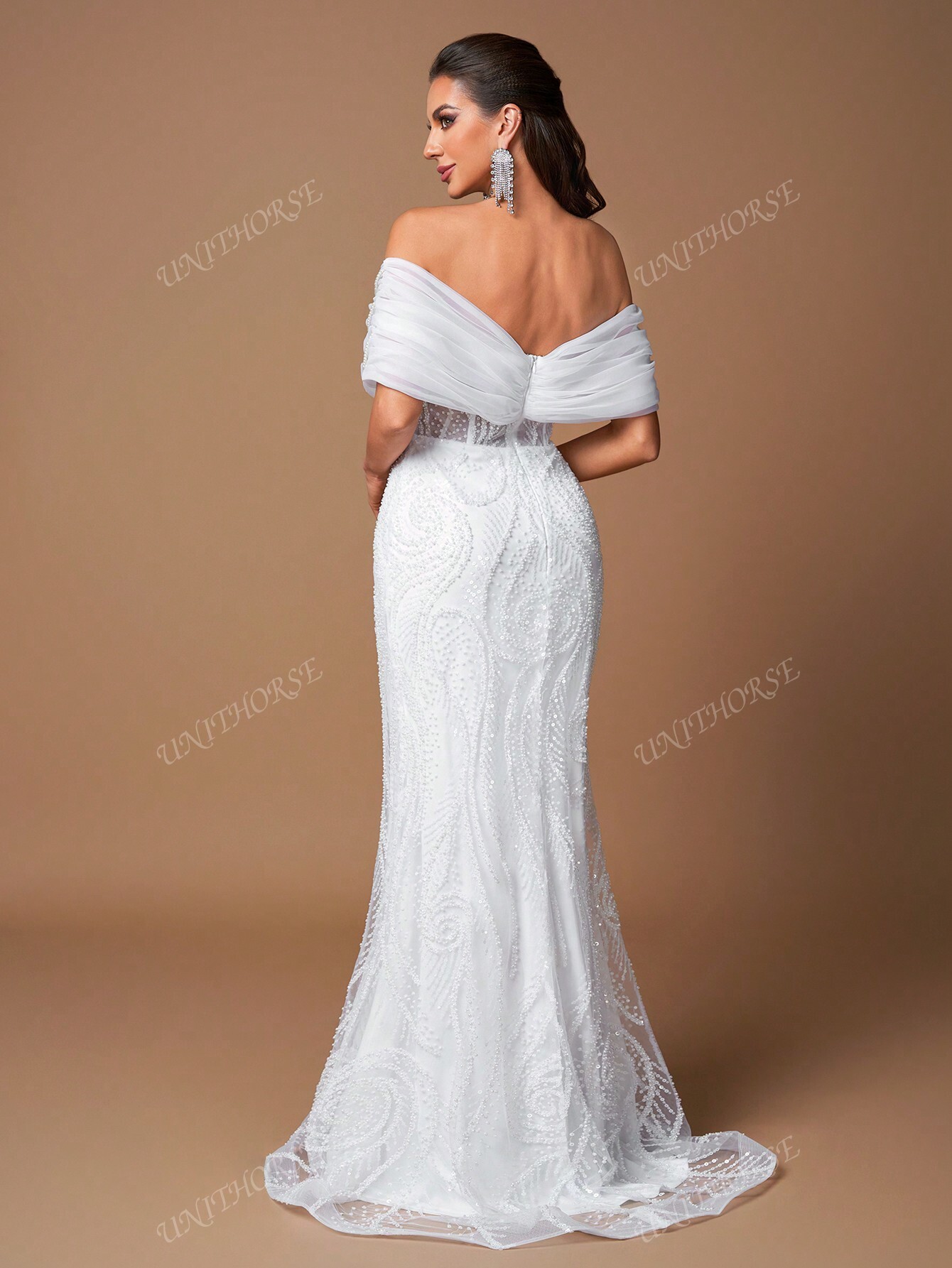 UNITHORSE فستان زفاف نسائي من يونيثورس بتصميم ذيل...