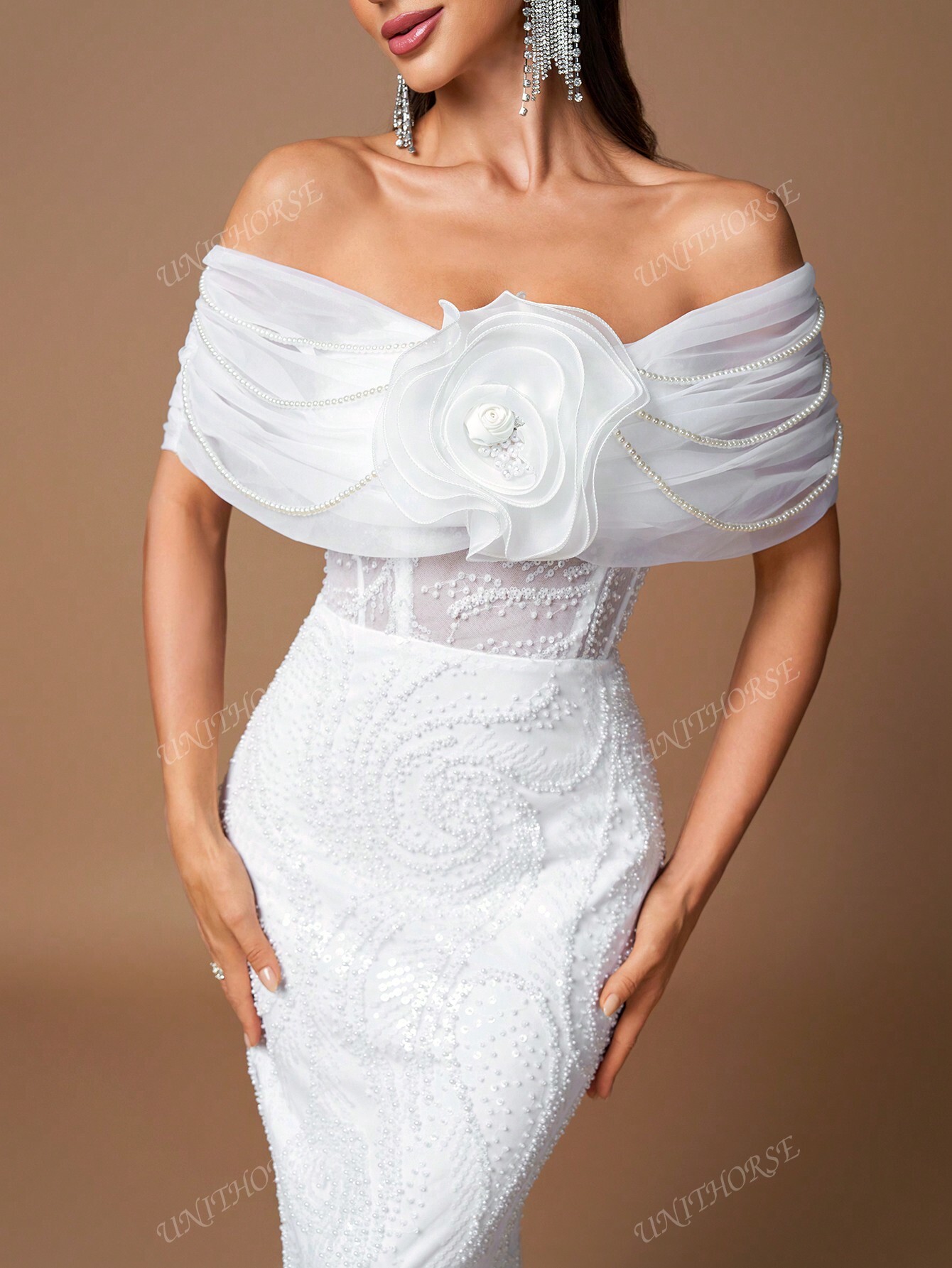 UNITHORSE فستان زفاف نسائي من يونيثورس بتصميم ذيل...