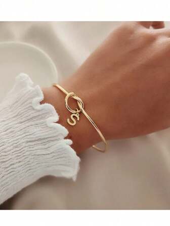 1 件时尚 26 个字母结不锈钢手链，适合女性日常佩戴