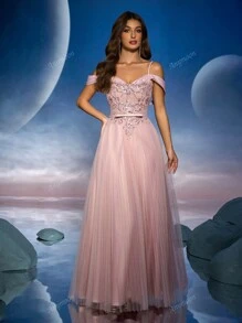 Robe de soirée longue avec volants, appliqué de dentelle 3D et ourlet froncé, d'Anymoon. Robe de soirée, de mariage, de cérémonie ou de gala.