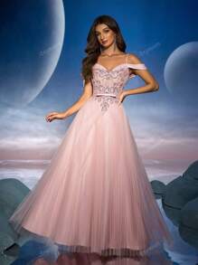 Robe de soirée longue avec volants, appliqué de dentelle 3D et ourlet froncé, d'Anymoon. Robe de soirée, de mariage, de cérémonie ou de gala.