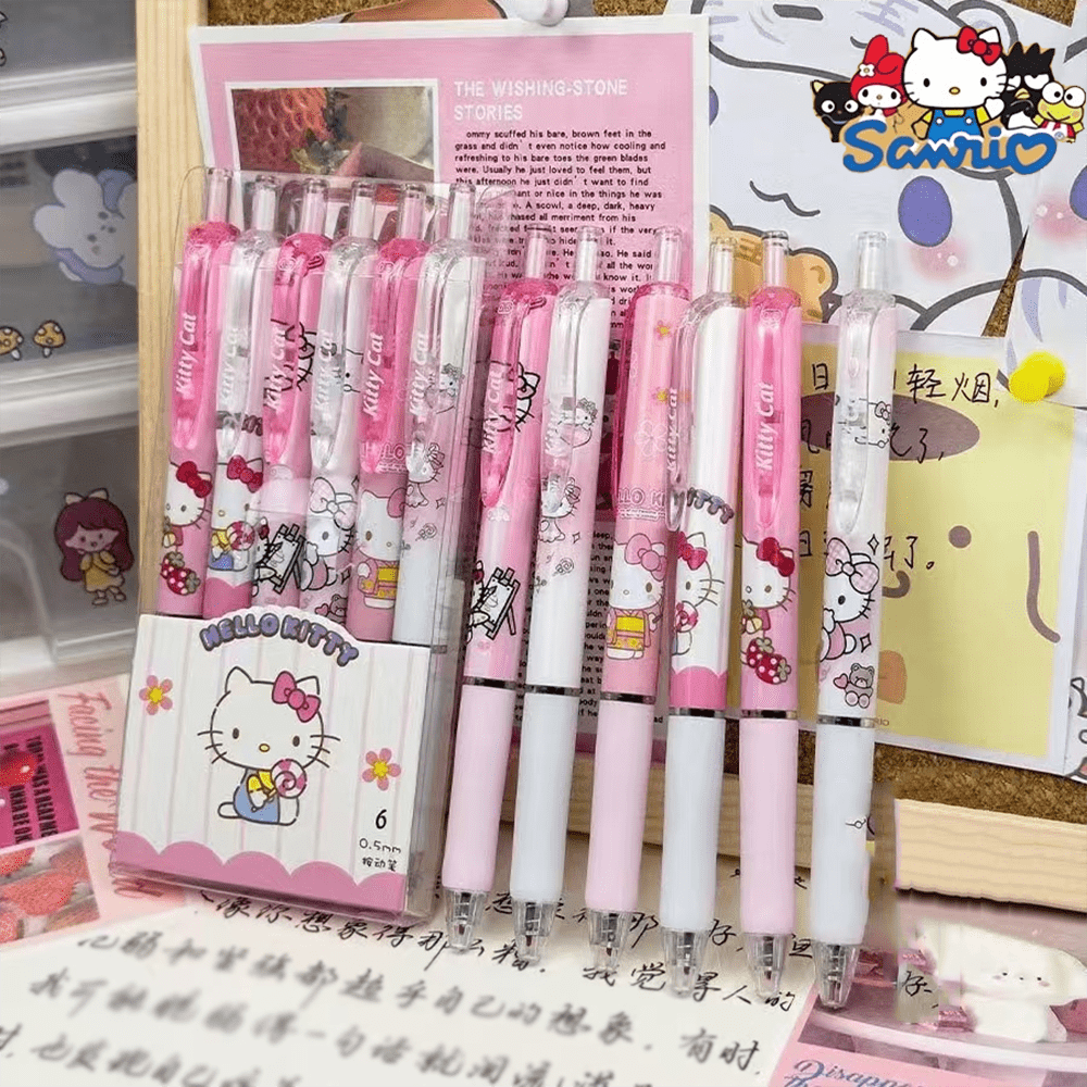 Sanrio Conjuntos de 6/12 peças/conjunto Sanrio Hello Kitty, Kuromi, Melody, Cinnamoroll, Pochaccos e caneta Pompompurin - tinta preta, caneta esferográfica estilosa e fofa com padrão de anime colorido - escrita durável e suave para escritório e escola - presente perfeito para fãs de materiais escolares de volta às aulas, artigos de papelaria, artigos úteis e bonitos