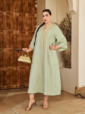 斋月优雅金银刺绣阿拉伯风格连衣裙，V 领，传统“Jalabia”设计，2025 年春夏，“宰牲节”