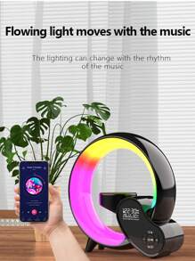 1 Stück Q-förmiger Bluetooth-Lautsprecher mit Ambientelicht. Es ist eine Heimdekoration, eine Festdekorationslampe, eine Sonnenaufgangs-Weckleuchte, eine Musik-Rhythmus-Sonnenaufgangs-Weckuhr, eine Nachtbeleuchtung, ein Bluetooth-betriebener Lautsprecher für die Heimdekoration, ein 15W kabelloser Musikladegerät und eine Uhr, sowie eine stilvolle Smart-Lampe. Raumdekor Digital Uhr Schlafzimmer Dekoration Studentenwohnheim Dekoration Schulanfang Schuldekoration Schulsurprise
