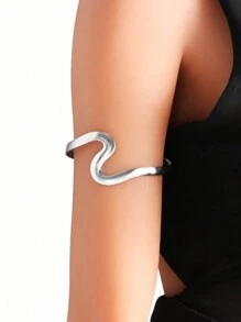 1 Stück einfaches und stilvolles minimalistisches europäisch-amerikanisches Design verstellbarer asymmetrischer Silberarmreif mit offenen Enden, INS Design, geeignet für den täglichen Gebrauch und Party von Damen