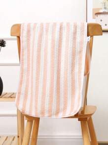 1 stuk koraalfleece badhanddoek met verticale strepen, superzacht, absorberend, huidvriendelijk, geschikt voor thuis, badkamer, sportschool, hotel, strand, essentieel voor dagelijks gebruik, perfect cadeau voor alle gelegenheden. Badkamerdecoratie voor thuis, zomer, terug naar school, voor schoonheidssalons, badkamer thuis.